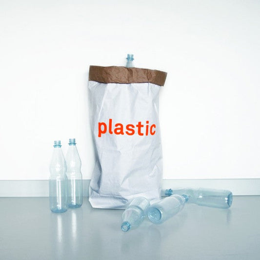 Sammelbehälter aus Altpapier für Plastik » kolor