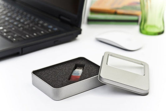 USB-Stick Geschenkbox mit Sichtfenster - recycelbar » Tindobo